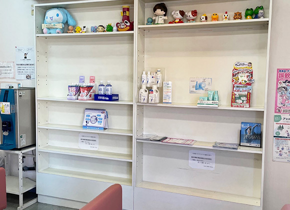 ひまわり薬局松伏店　商品棚